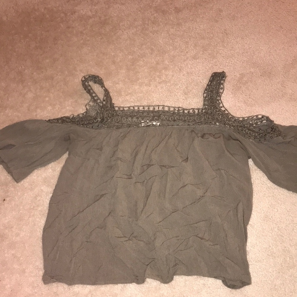 cut out shoulder ARMY GREEN shirt !!